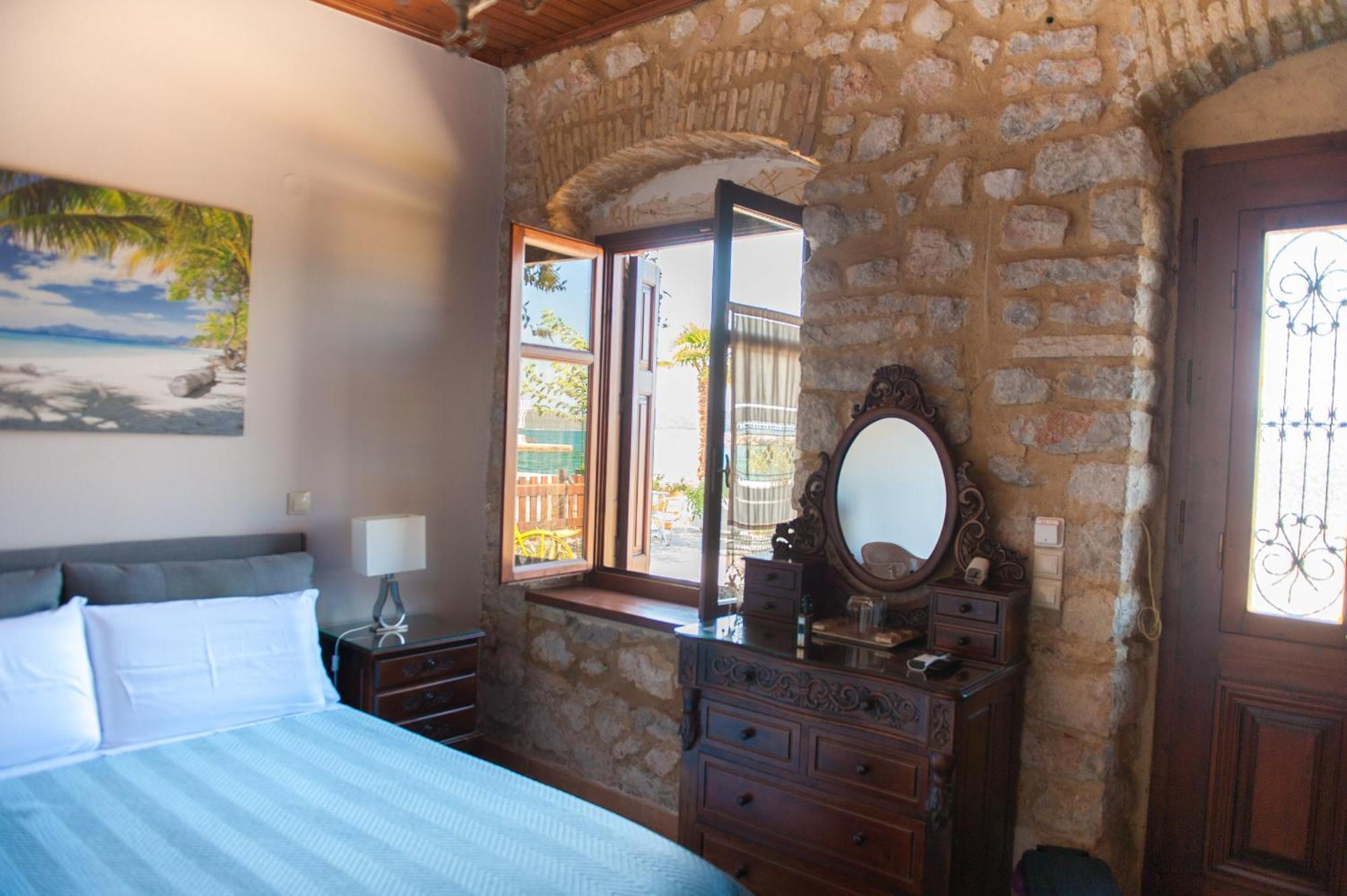 Seafront Stone Suites فونيتسا المظهر الخارجي الصورة